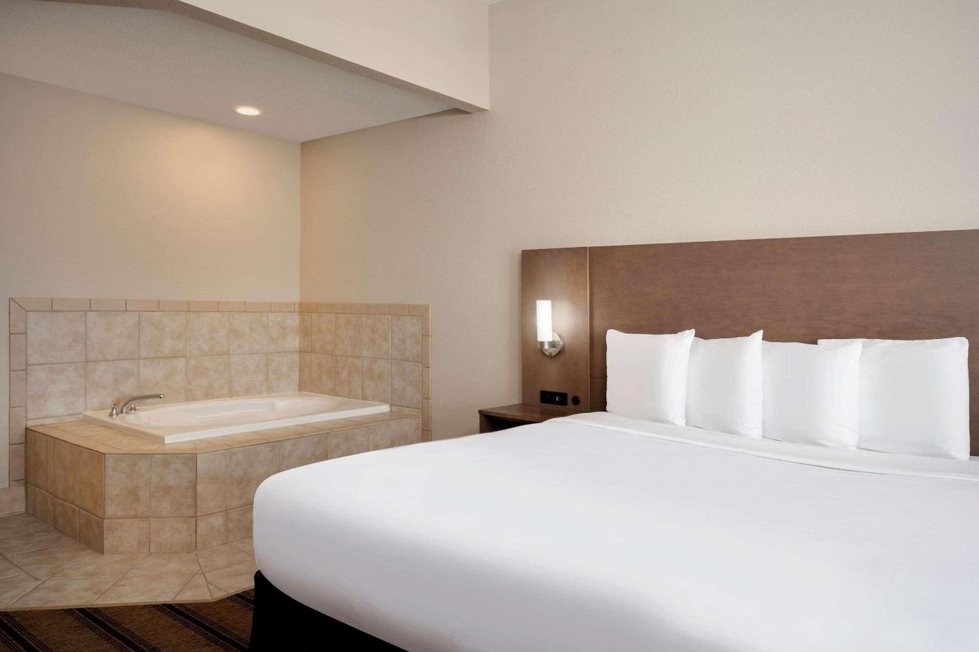 Country Inn & Suites By Radisson Albertville Near Outlet Mall Екстериор снимка